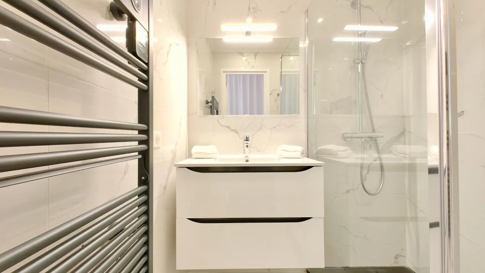 Royal Lux Seaview By Booking Guys Nice