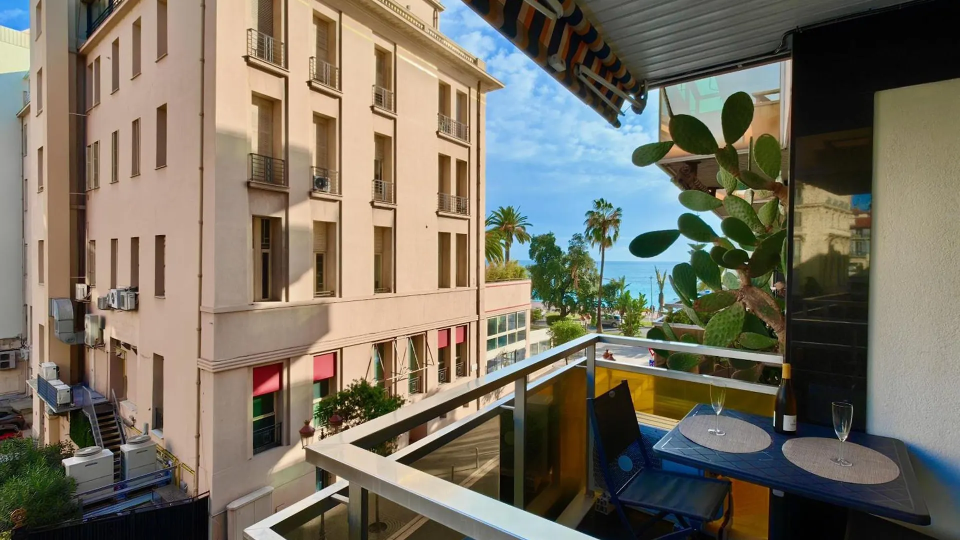 Royal Lux Seaview By Booking Guys Nice