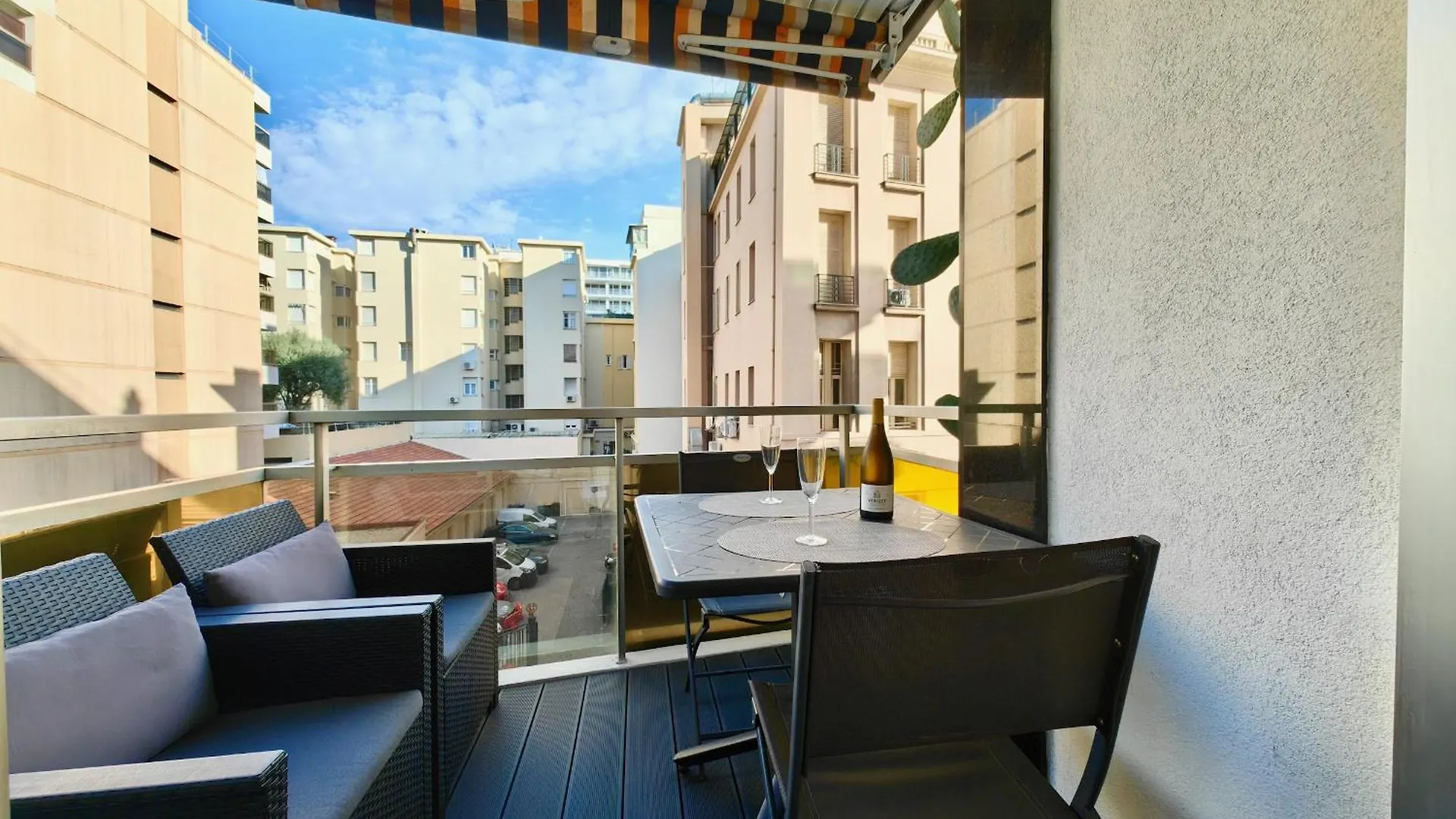Royal Lux Seaview By Booking Guys Nice 0*,  France