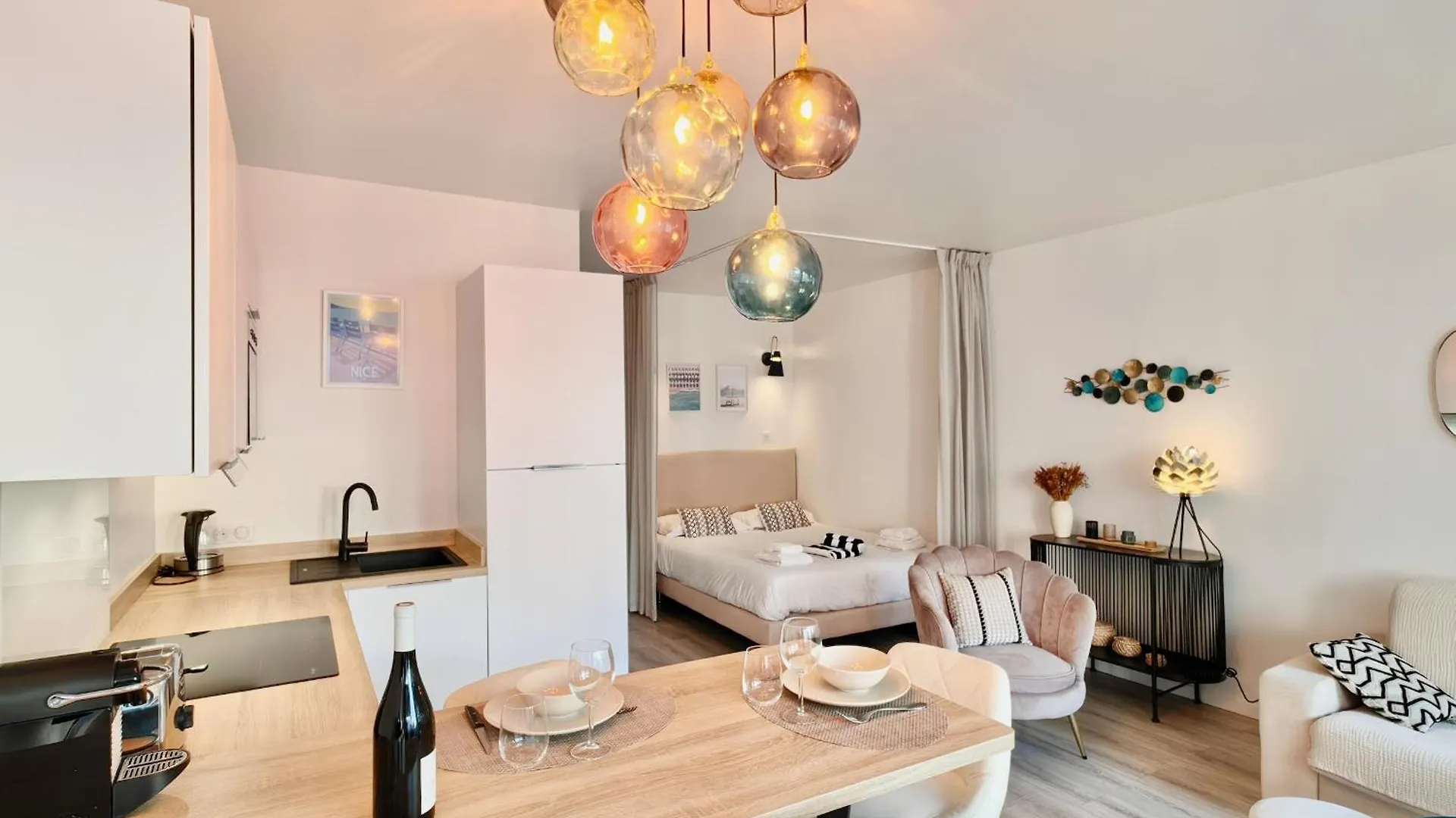 Royal Lux Seaview By Booking Guys Nice 0*,  France